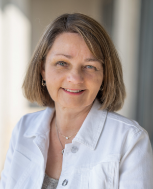 Portrait photo of Marilyn Gibson